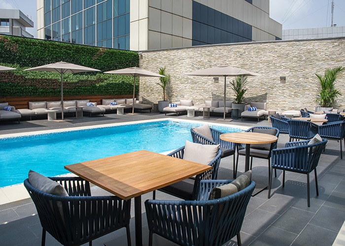 Piscine réelle du K Hotel Douala